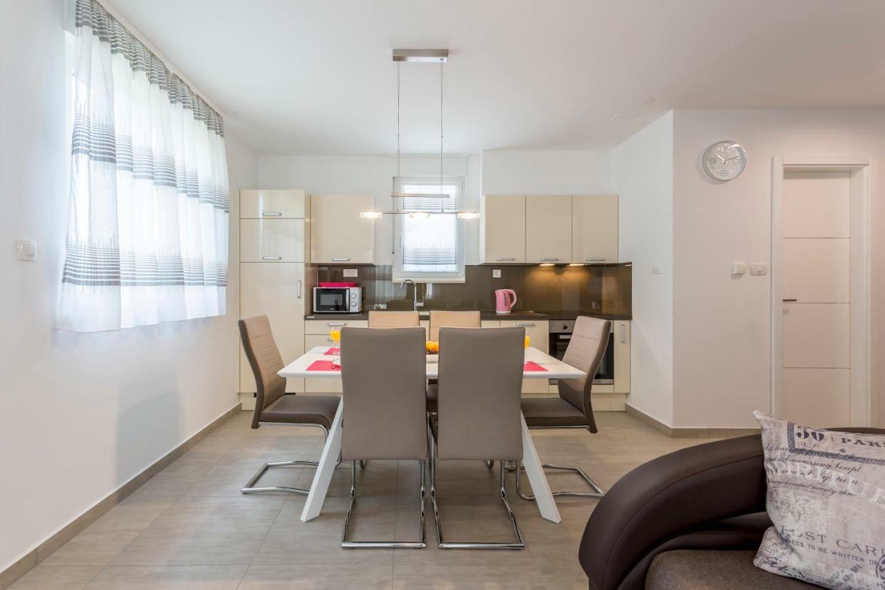 Apartments Villa 19 Podstrana Luaran gambar